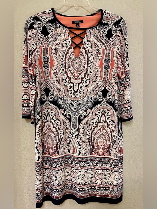 Roz & Ali Dresses & Skirts - Roz & Ali Paisley Criss-Cross V-Neck Dress in Coral, Black & White - Size 16